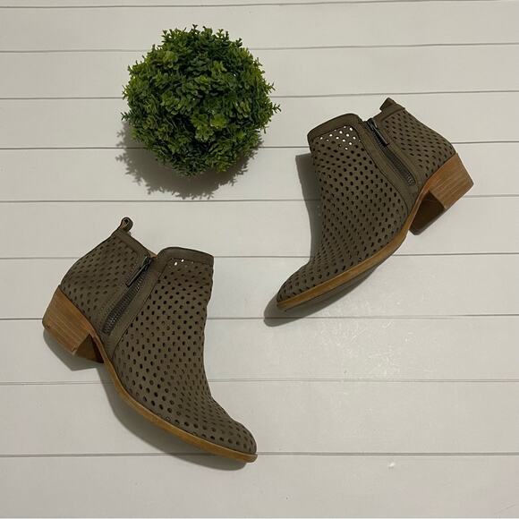 Luck Brand Browns Tan Perforated‎ Leather Suede Ankle Boots Booties Women’s 6.5 - Picture 1 of 11